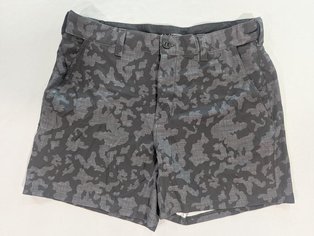 Huk Shorts Mens L Gray Camo Fishing 6 Inseam Stretch Quick Dry Performance